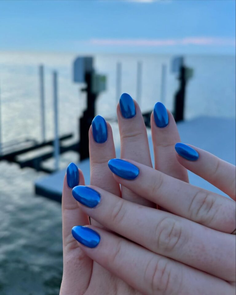 blue nails designs 2025